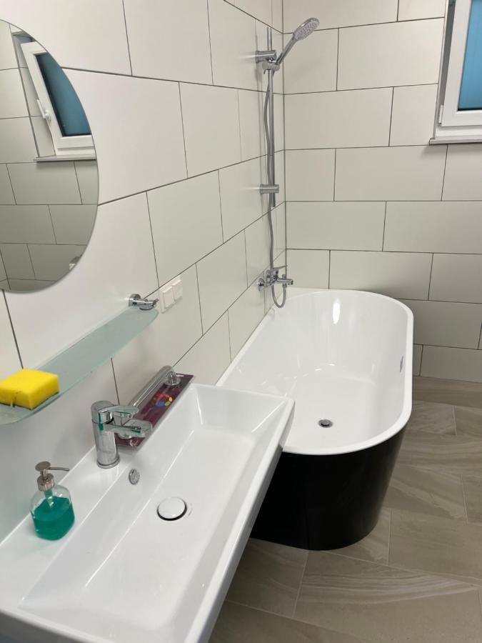 Ruhige Gruene Oase Bei Flughafen Schwechat Dış mekan fotoğraf