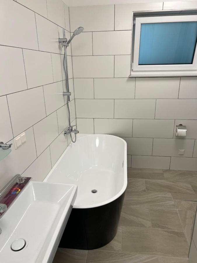 Ruhige Gruene Oase Bei Flughafen Schwechat Dış mekan fotoğraf